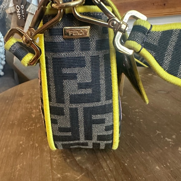 Fendi Zucca Floral Embroidered Baguette Medium - Picture 16 of 16